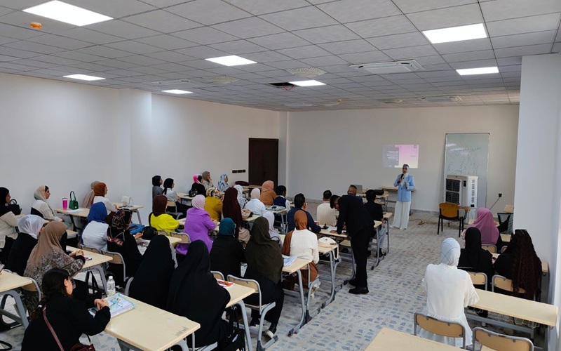 ندوة علمية بعنوان “بناء قدرات الطالبات للمشاركة في القطاع الخاص”